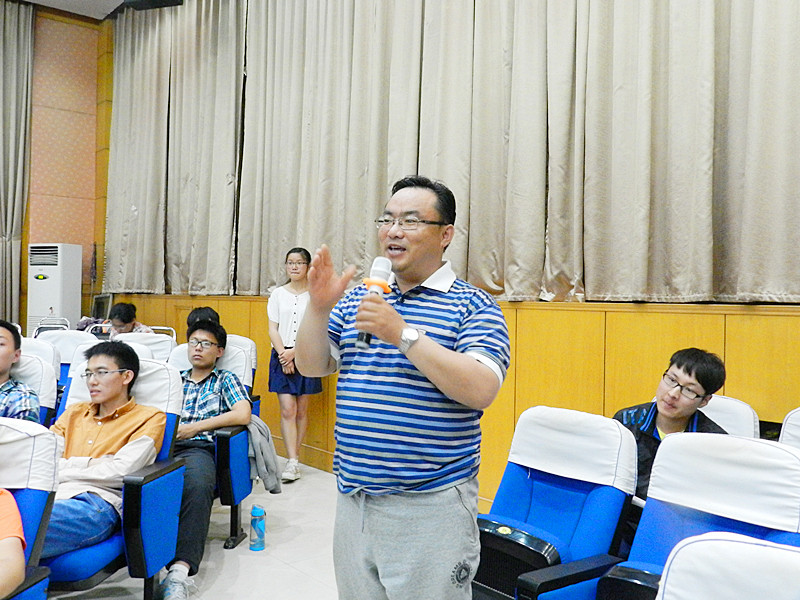 菲律宾欧博游戏官网举办“或许我们在书写历史”专题讲座