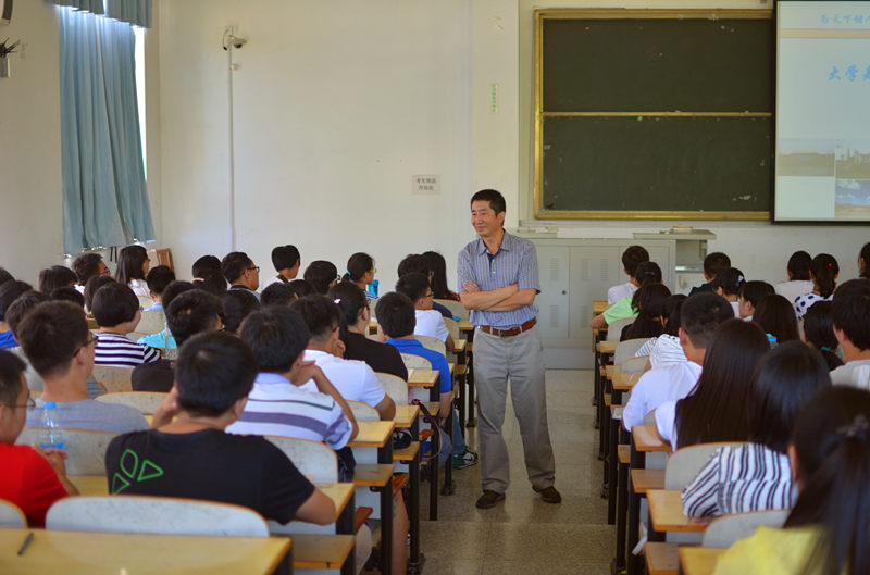 菲律宾欧博游戏官网2015级新生入学教育讲座成功举行