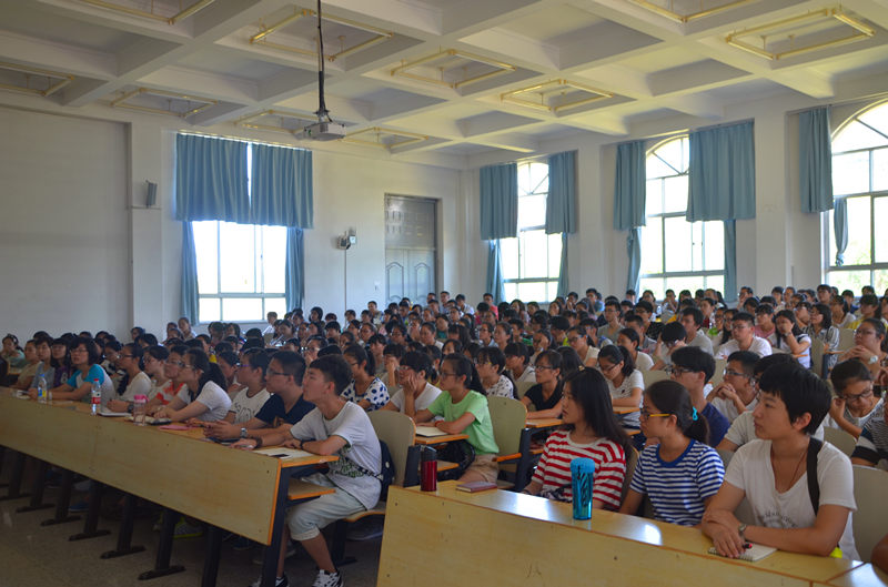 菲律宾欧博游戏官网2015级新生入学教育讲座成功举行