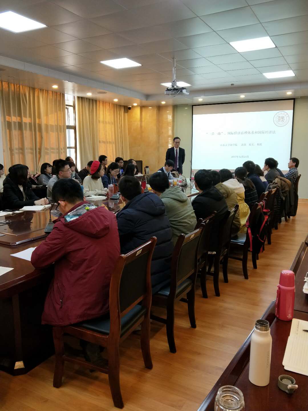 菲律宾欧博游戏官网举办“‘一带一路’和国际经济法的互动和应对”主题讲座