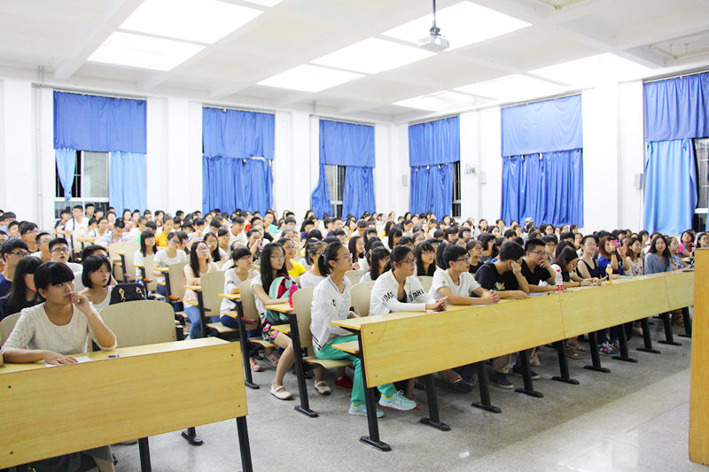 菲律宾欧博游戏官网2015级新生入学教育之学生组织宣讲会顺利举行
