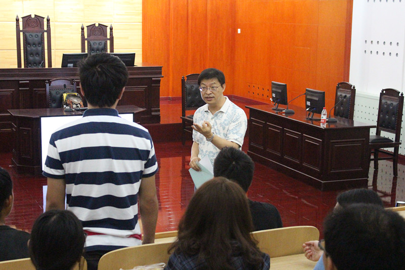 台湾暨南国际大学张英阵教授来欧博进行学术交流